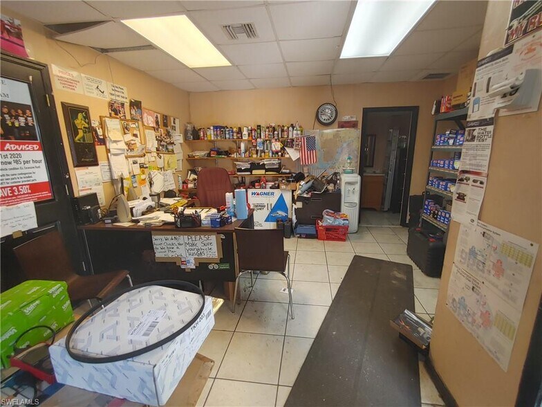 More Photos Of 4719 SE 6th Ave, Cape Coral Auto Repair For Lease