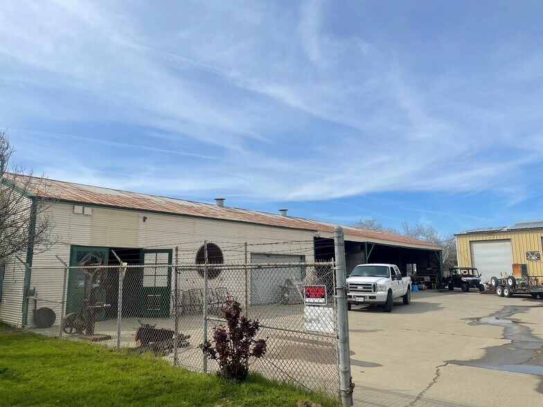 More Photos Of 840 W Elm Ave, Coalinga Manufacturing For Sale