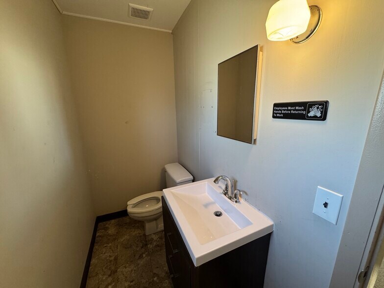 More Photos Of 1605 W 16th St, Panama City Warehouse For Sale