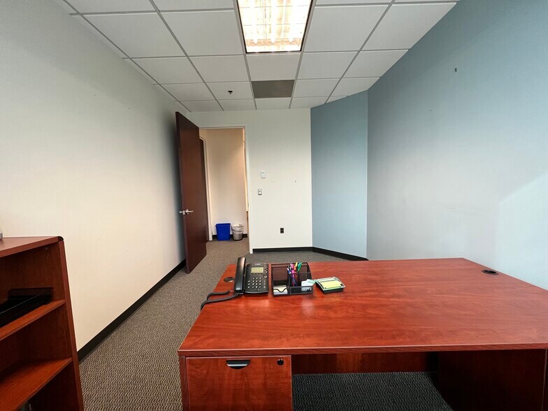 More Photos Of 555 Quince Orchard Rd, Gaithersburg Office For Lease