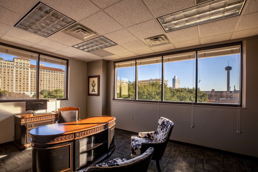 More Photos Of 214-224 Dwyer Ave, San Antonio Office Residential For Sale