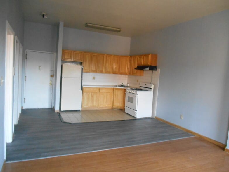More Photos Of 358 Grove St, Jersey City Storefront Retail Residential For Lease