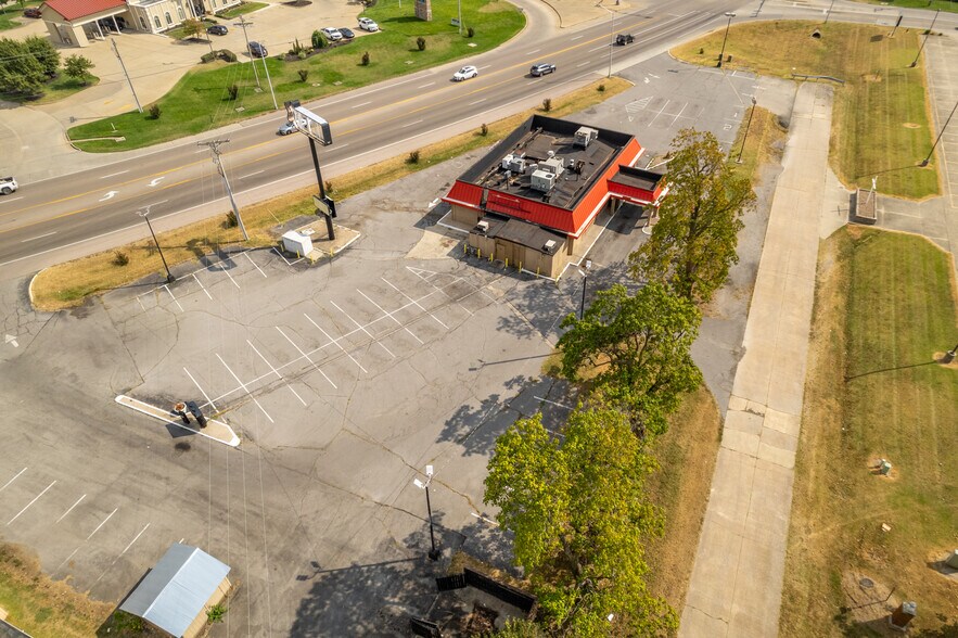 More Photos Of 1105 S Main St, Sikeston Fast Food For Sale