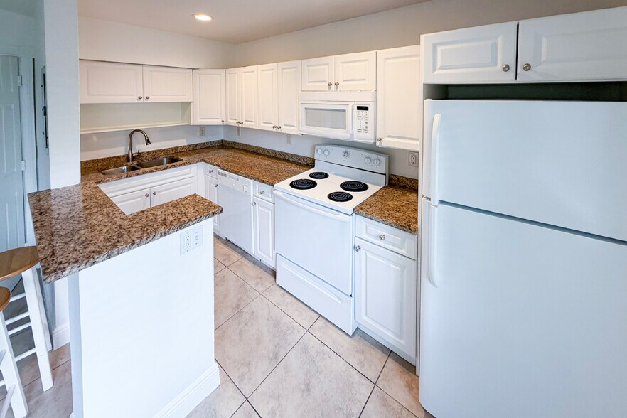 More Photos Of 921-925 NE 17th Ave, Fort Lauderdale Apartments For Sale