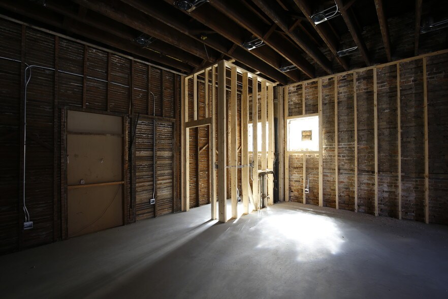 More Photos Of 5427 W 25th St, Cicero Contractor Storage Yard For Lease
