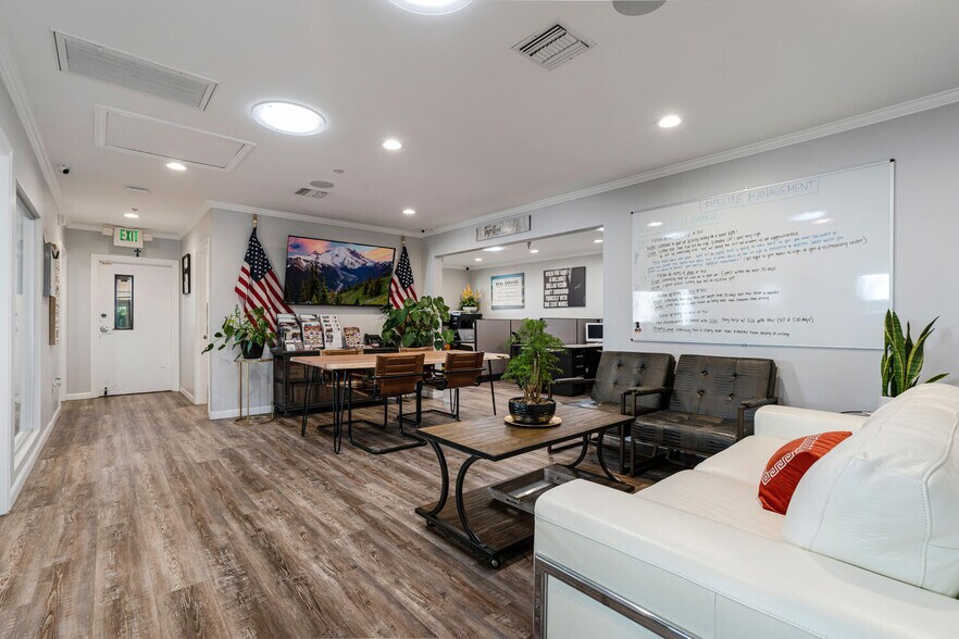 More Photos Of 910 S Glenoaks Blvd, Burbank Storefront Retail Office For Sale