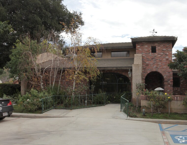 Primary Photo Of 7154 Magnolia Ave, Riverside Medical For Lease
