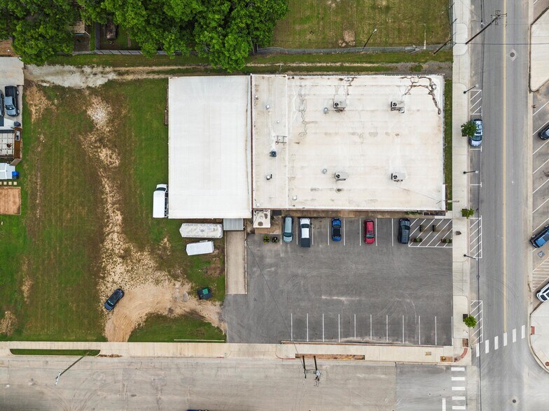 More Photos Of 910 Webster Ave, Waco Self Storage For Sale