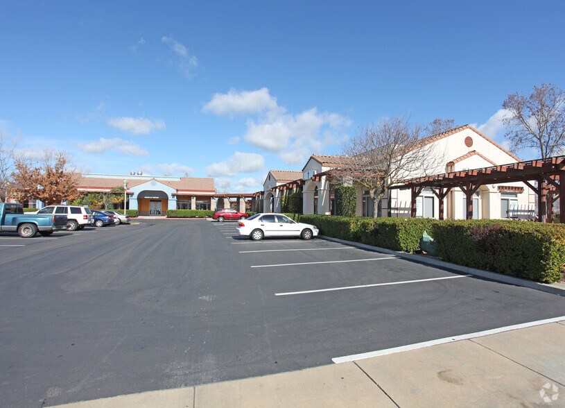 More Photos Of 9080 Laguna Main St, Elk Grove Restaurant For Lease