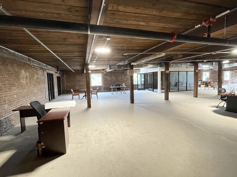 More Photos Of 701 Easley Bridge Rd, Greenville General Retail For Lease