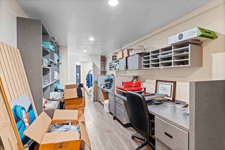 More Photos Of 500 E Willow St, Long Beach General Retail For Sale