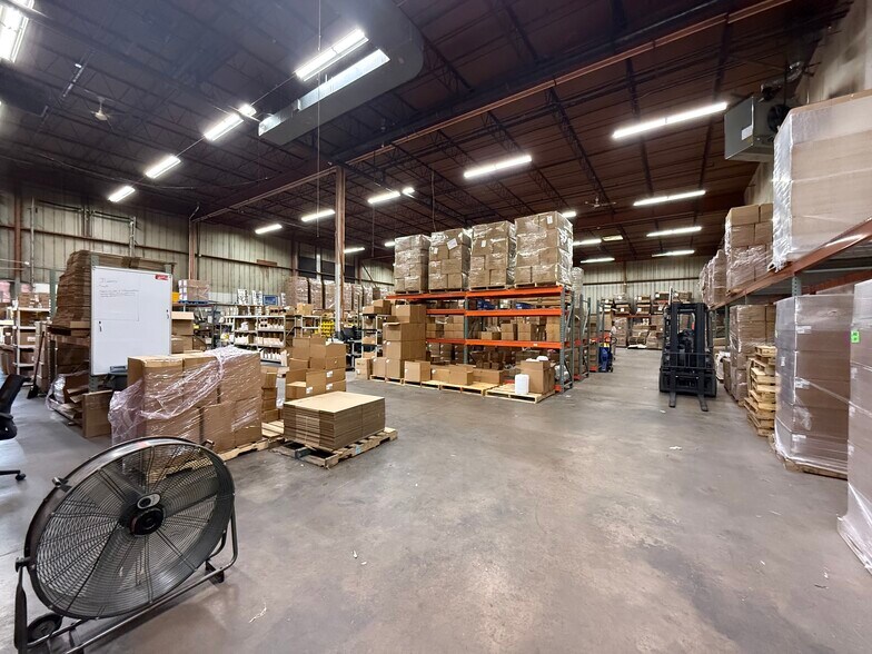 More Photos Of 5365-5379 Walnut Ave, Downers Grove Warehouse For Lease