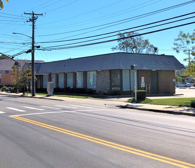 More Photos Of 115 Main St, East Rockaway Bank For Lease