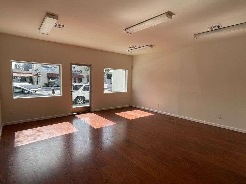 More Photos Of 1909 Santa Monica Blvd, Santa Monica Storefront For Lease