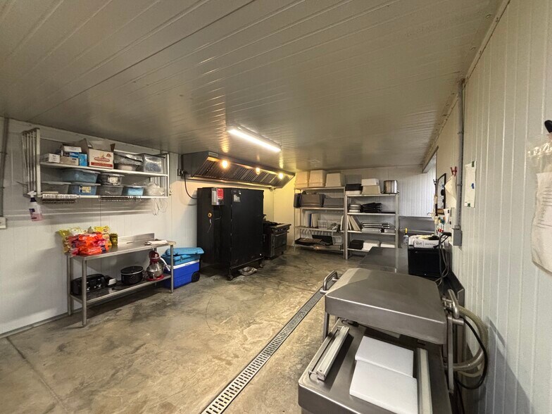 More Photos Of 5959 US-41, Bolingbroke General Retail For Sale