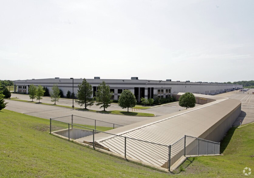 Primary Photo Of 4155 E Holmes Rd, Memphis Warehouse For Lease
