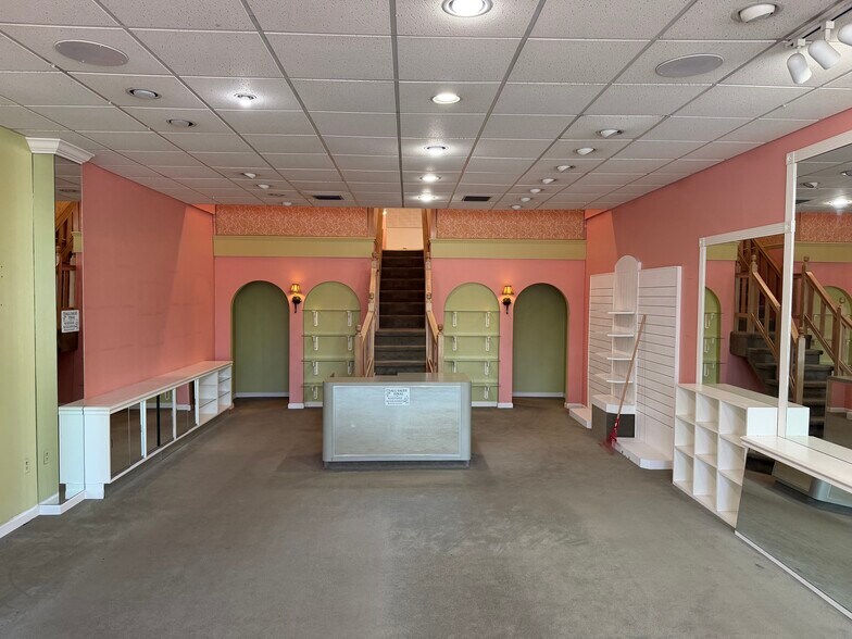 More Photos Of 3409-3445 W University Ave, Gainesville General Retail For Lease