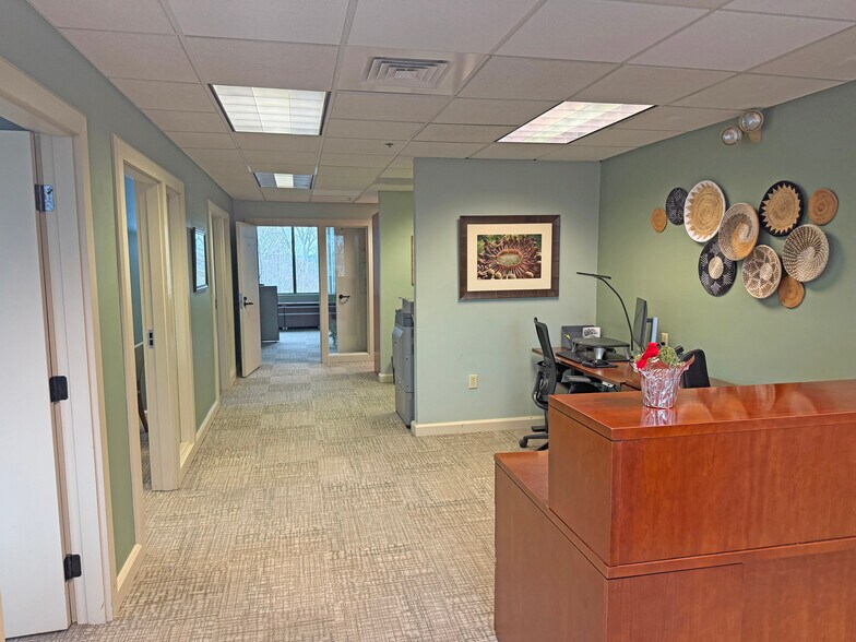More Photos Of 1 Cate St, Portsmouth Office For Lease