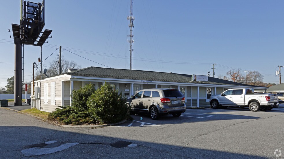 More Photos Of 445 Battlefield Blvd N, Chesapeake General Retail For Sale