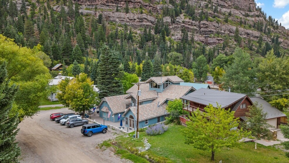 Primary Photo Of 118 6TH Ave, Ouray Hotel For Sale