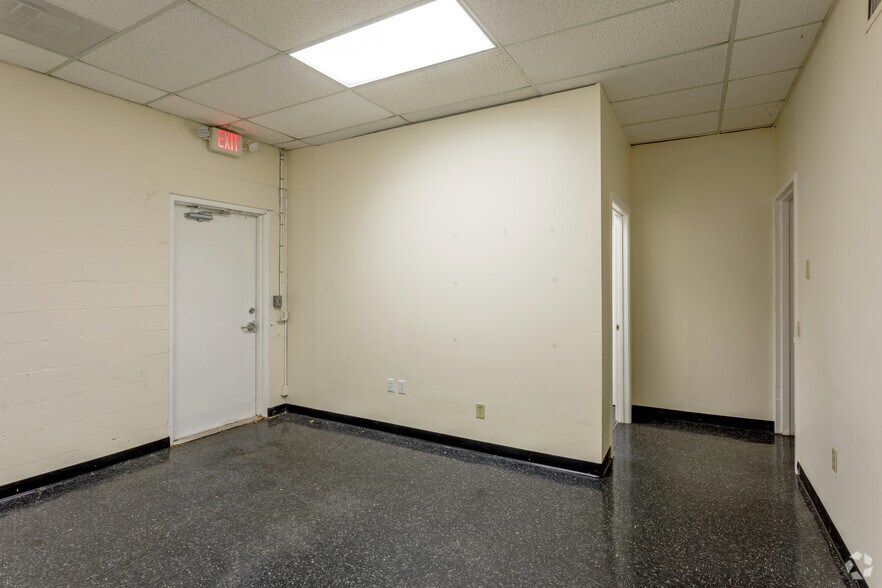 More Photos Of 3115 NW 10th Ter, Oakland Park Unknown For Lease