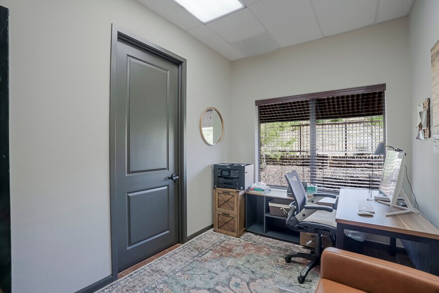 More Photos Of 3207 Lakeside Vlg, Prescott Office For Sale