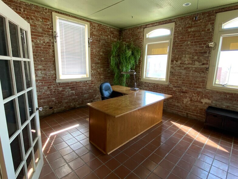 More Photos Of 102 N Fowler St, Meade Office For Sale