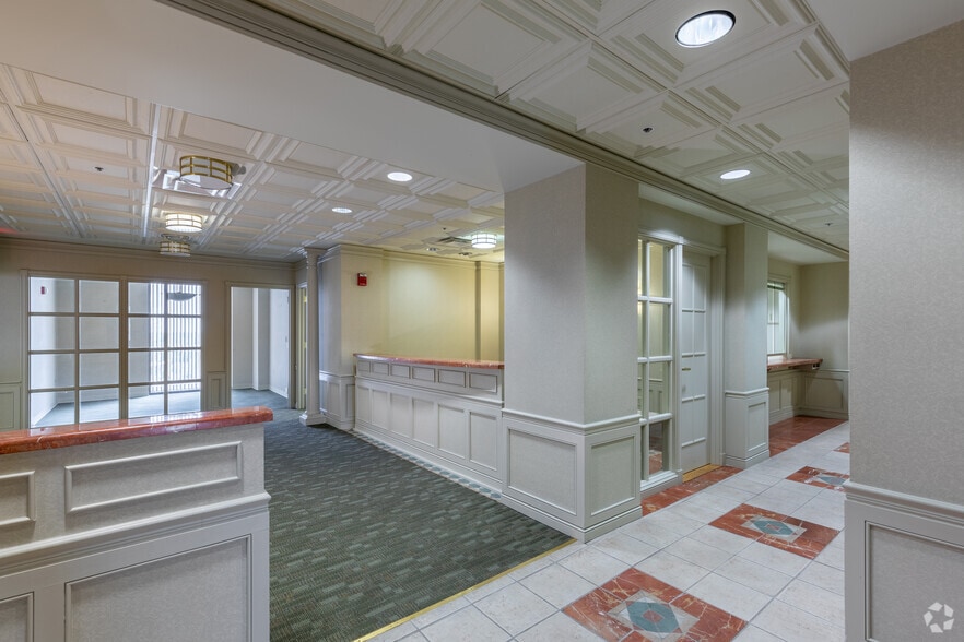 More Photos Of 301 E Main St, Lexington Office For Lease