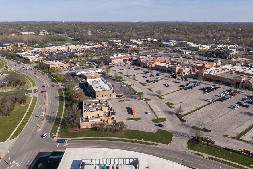 More Photos Of 4907-4917 Town Center Dr, Leawood Freestanding For Lease