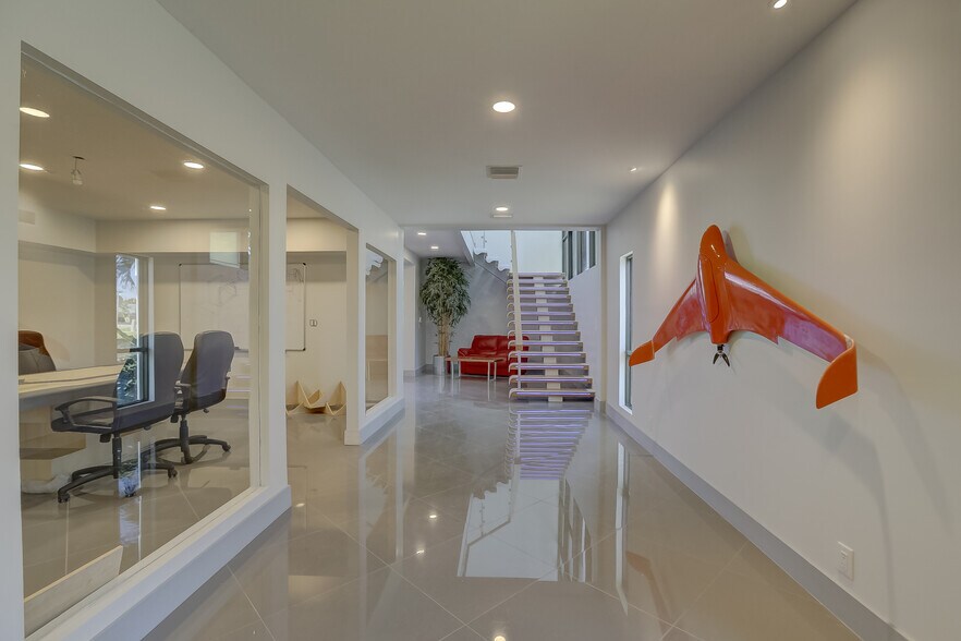 More Photos Of 2115-2145 SW 2nd Ave, Fort Lauderdale Showroom For Sale