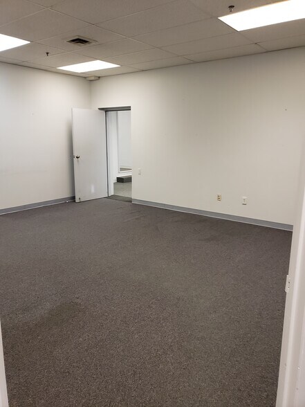 More Photos Of 25-53 Capital Dr, West Springfield Medical For Lease