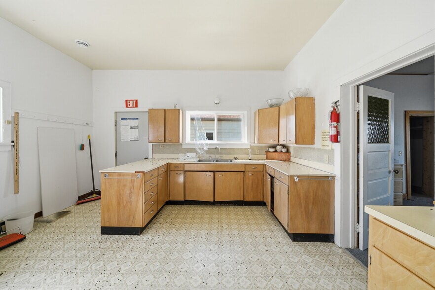More Photos Of 210 Miles Ave, Clyde Park Specialty For Sale