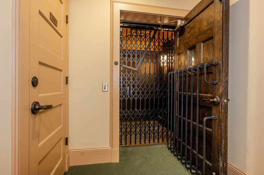 More Photos Of 51-53 Glen St, Glen Cove Office For Lease