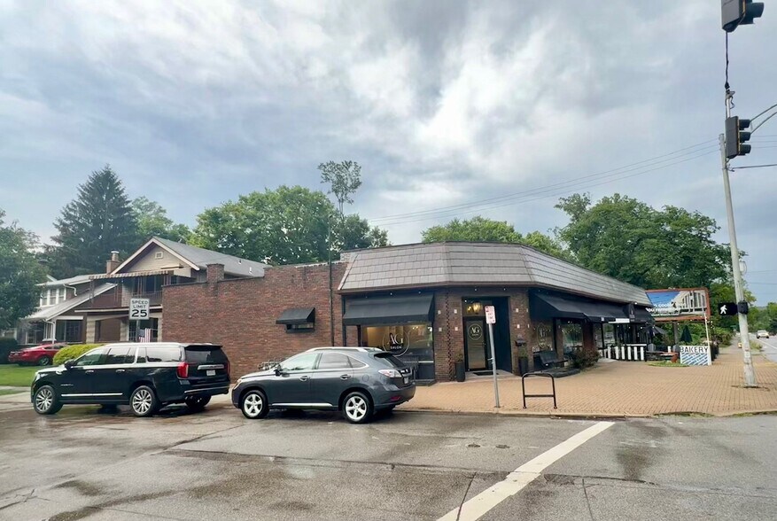 Primary Photo Of 3666-3672 Erie Ave, Cincinnati Restaurant For Lease