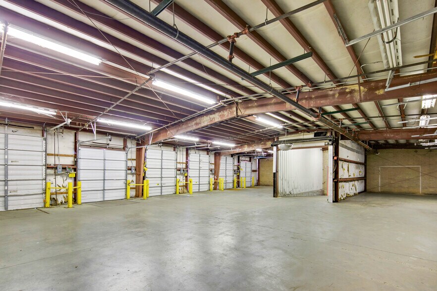 More Photos Of 3036 Gillespie St, Fayetteville Manufacturing For Lease