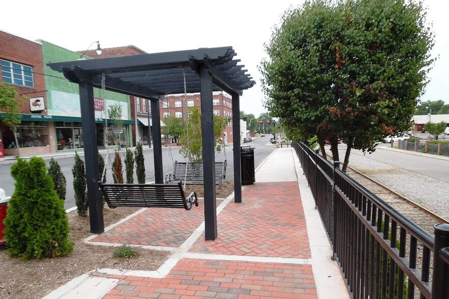 More Photos Of 148 S Moore St, Sanford Restaurant For Lease