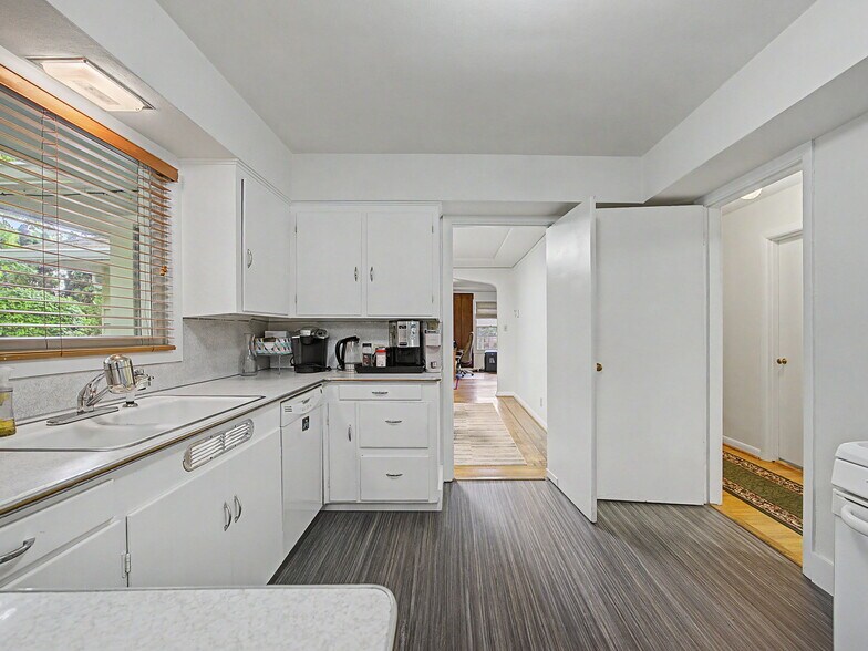 More Photos Of 10423 SE 23RD Ave, Portland Medical For Sale