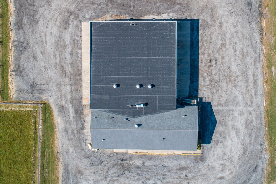 More Photos Of 1116 W County Road 450 N, Brazil Truck Terminal For Lease