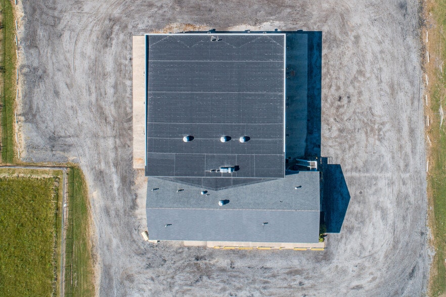 More Photos Of 1116 W County Road 450 N, Brazil Truck Terminal For Lease