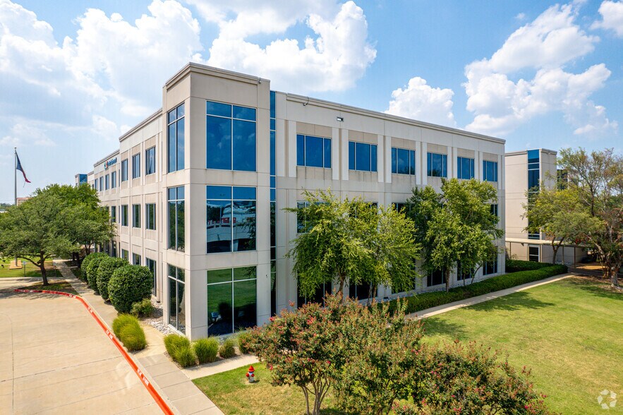 More Photos Of 1707 Market Place Blvd, Irving Office For Sale