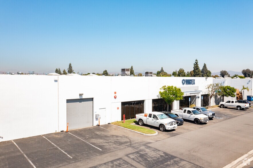 More Photos Of 1341-1343 N Blue Gum St, Anaheim Manufacturing For Lease