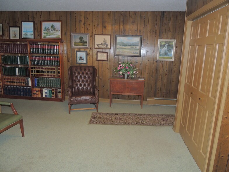 More Photos Of 198 North Main St, Rutland Town Office For Lease