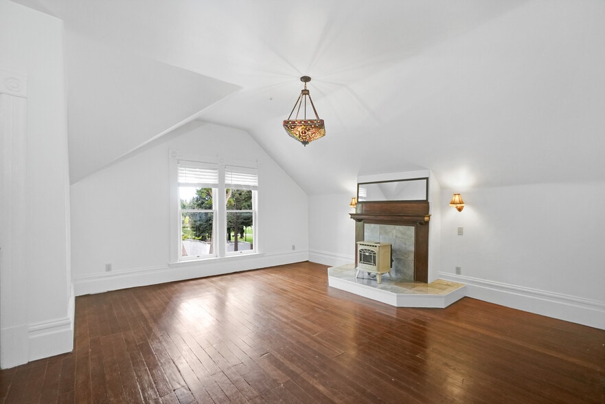 More Photos Of 742 B St, Hayward Restaurant For Sale