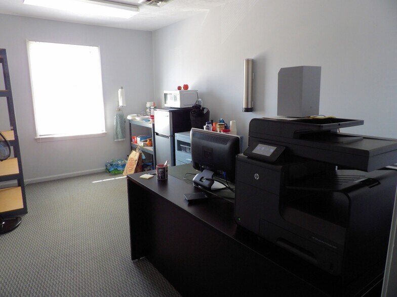 More Photos Of 6960 Spinach Dr, Mentor Office For Sale