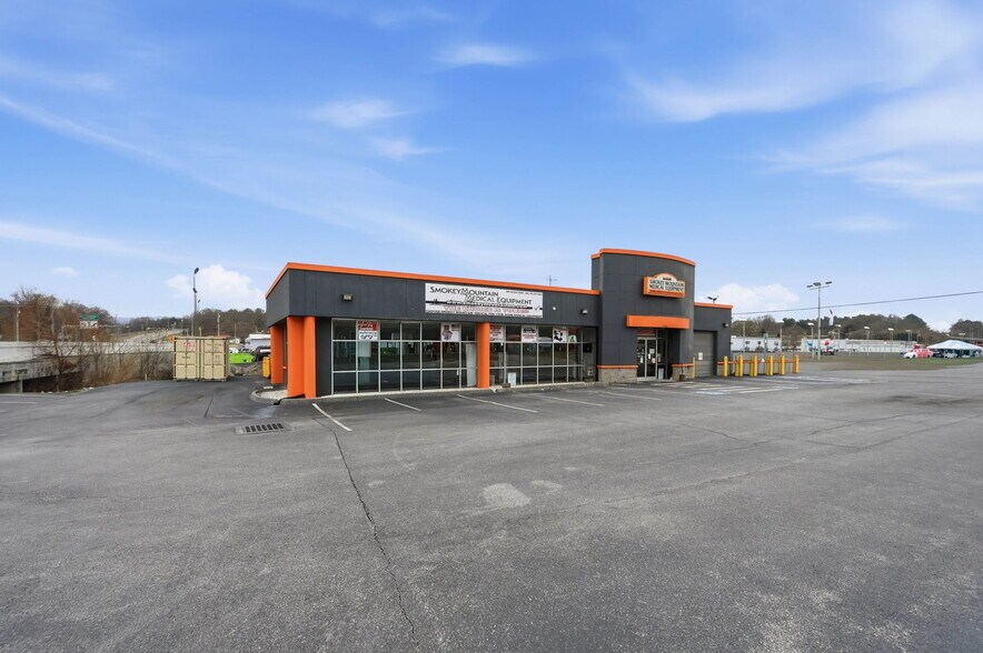 More Photos Of 2214 W Elk Ave, Elizabethton Auto Dealership For Sale