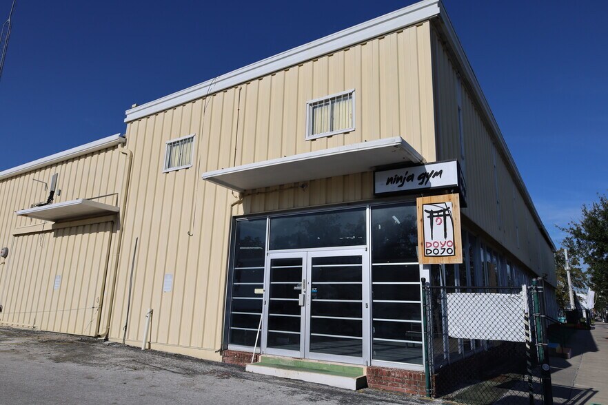 More Photos Of 1016 W Church St, Orlando Showroom For Lease