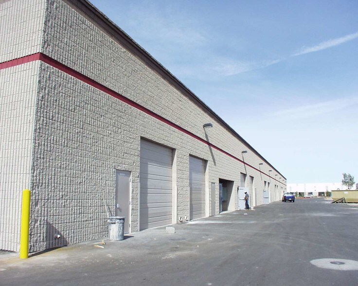 More Photos Of 1725 W Williams Dr, Phoenix Manufacturing For Lease