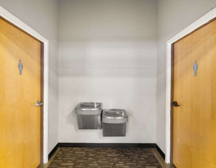 More Photos Of 304-350 NE Agness Ave, Grants Pass Unknown For Lease