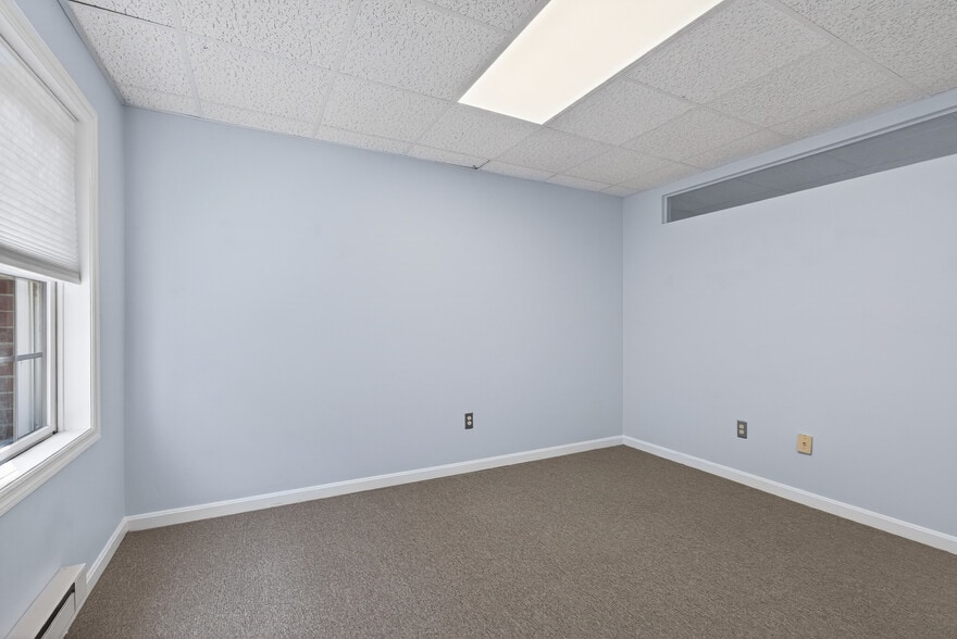 More Photos Of 519 Darby Creek Rd, Lexington Office For Sale