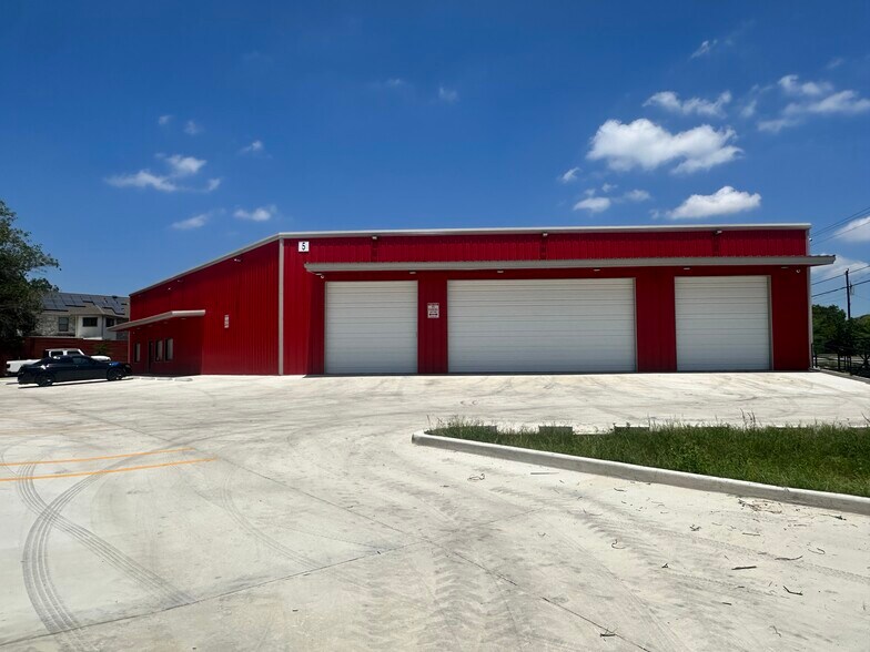 Primary Photo Of 13807 Bulverde Rd, San Antonio Flex For Sale